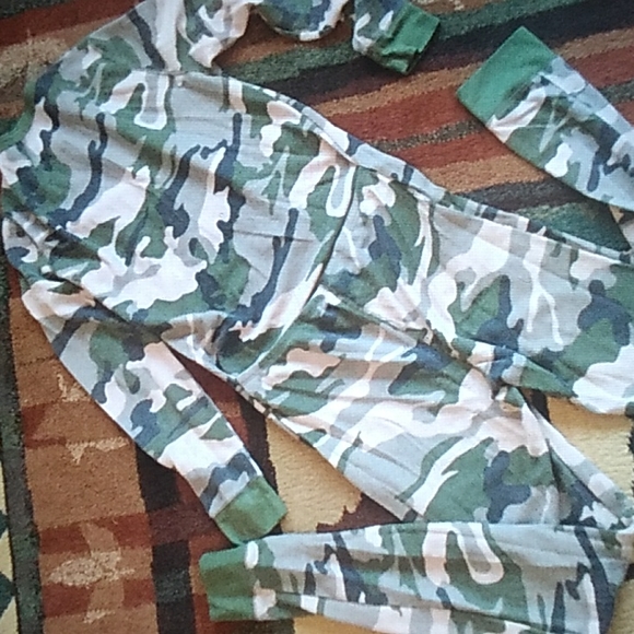 🦌 Camouflage Union Suit NWOT M/L - Picture 8 of 14